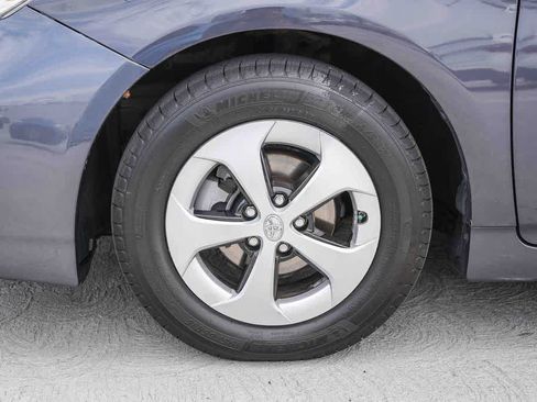 Used 2015 Toyota Prius Two w/ Preferred Accessory Package FWD image 11