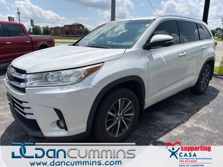 Used 2017 Toyota Highlander XLE AWD/4WD video 1