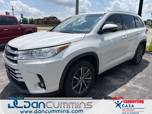 Used 2017 Toyota Highlander XLE AWD/4WD image 1