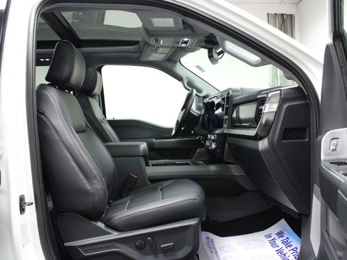 New 2026 Ford F250 Lariat w/ Black Appearance Package image 16