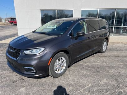 Used 2023 Chrysler Pacifica Touring-L