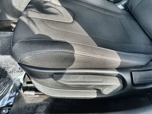 Used 2025 Hyundai Elantra SEL image 14