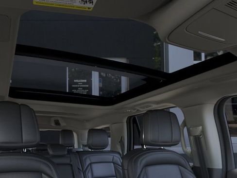 New 2025 Lincoln Navigator Reserve AWD/4WD image 22