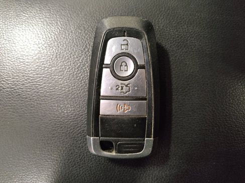 Used 2020 Ford Fusion SE FWD image 32