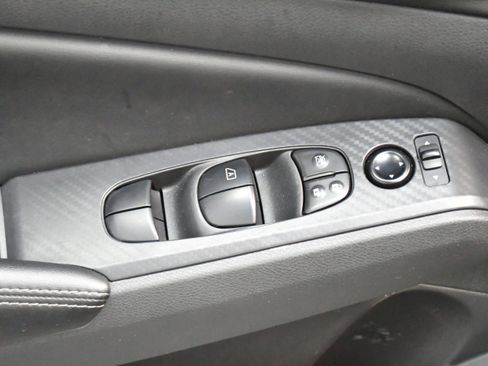 Used 2025 Nissan Altima 2.5 SV FWD image 15