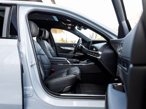 Used 2025 BMW 740i xDrive image 38