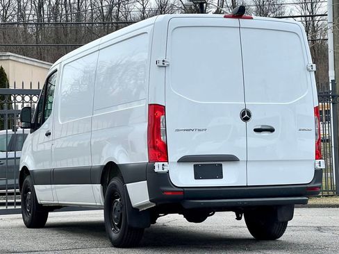 Used 2025 Mercedes-Benz Sprinter 2500 image 4