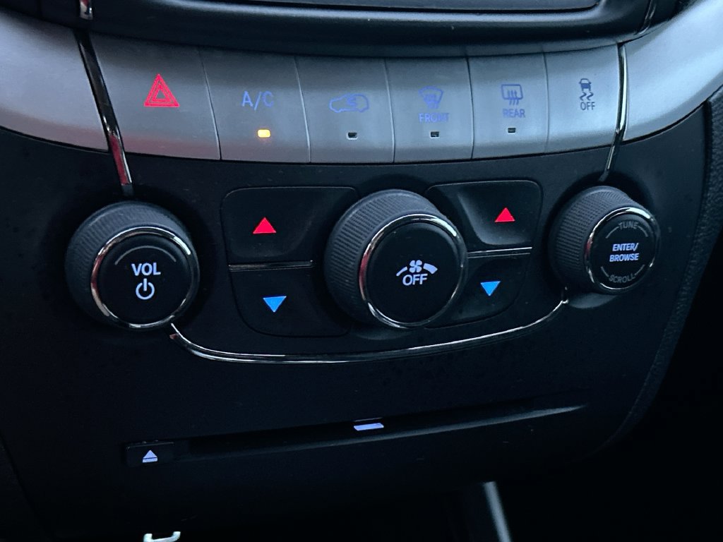 Used 2018 Dodge Journey SXT w/ Connectivity Group FWD image 21
