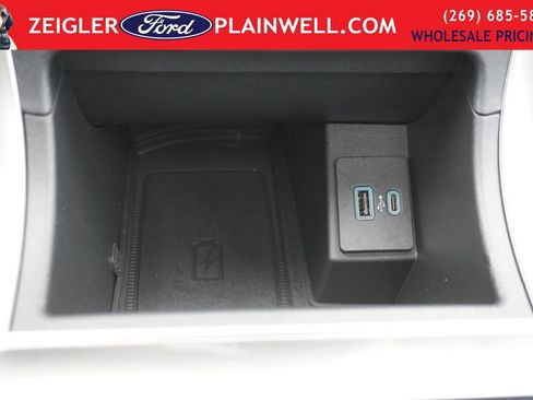 Used 2024 Ford Edge SEL w/ Convenience Package image 25