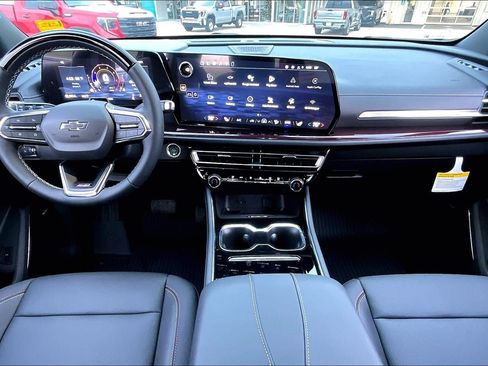 New 2026 Chevrolet Traverse Z71 w/ Enhanced Driving Package AWD/4WD image 5