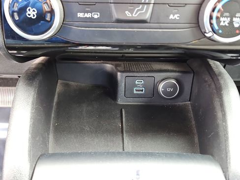 Used 2021 Ford Escape SE image 18