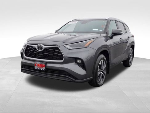 Used 2024 Toyota Highlander XLE image 8