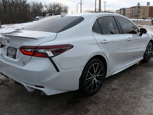 Used 2022 Toyota Camry SE w/ Cold Weather Package image 5