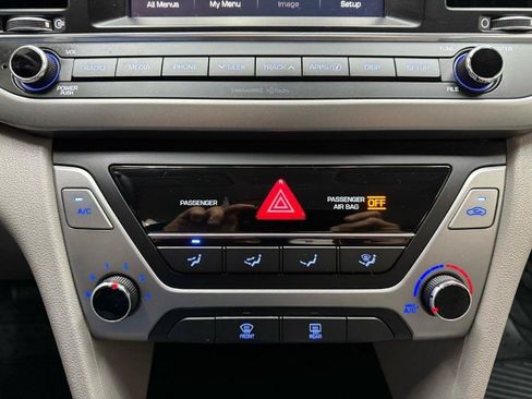 Used 2017 Hyundai Elantra SE FWD image 17
