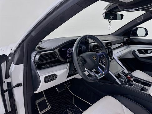 Used 2021 Lamborghini Urus image 10