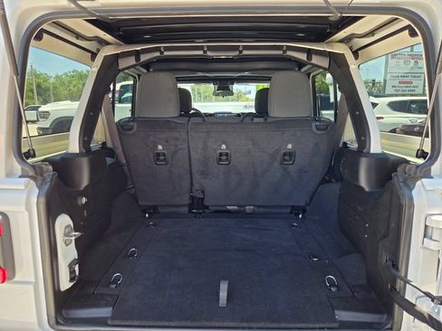 Certified 2024 Jeep Wrangler Unlimited Rubicon AWD/4WD image 9