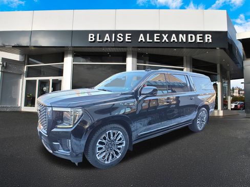 Used 2023 GMC Yukon XL Denali Ultimate image 9