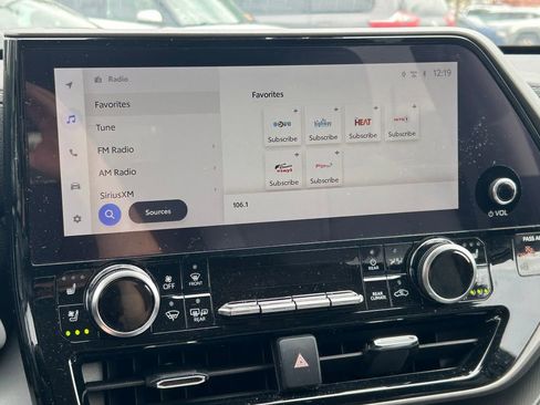 Used 2023 Toyota Highlander Limited image 40