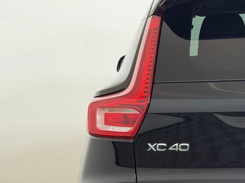 Used 2024 Volvo XC40 B5 Plus w/ Protection Package Premier AWD/4WD image 12
