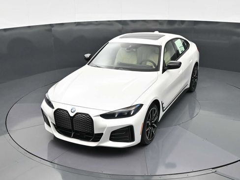 New 2026 BMW i4 xDrive40i w/ M Sport Package AWD/4WD image 17