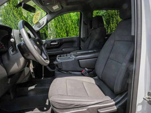 Used 2020 Chevrolet Silverado 1500 Custom w/ Custom Value Package AWD/4WD image 16