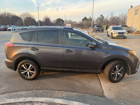 Used 2018 Toyota RAV4 XLE image 2