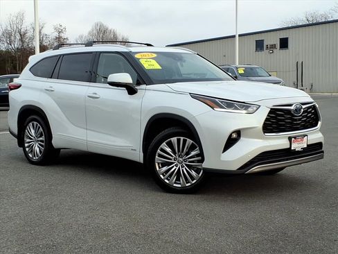 Used 2023 Toyota Highlander Platinum image 2