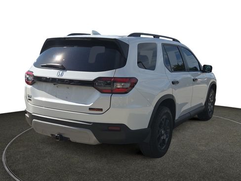 Used 2025 Honda Pilot TrailSport image 6