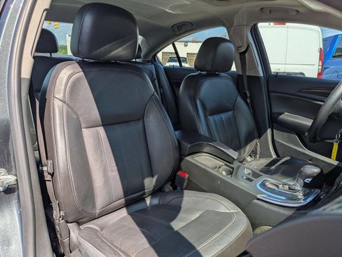 Used 2017 Buick Regal Sport Touring image 11