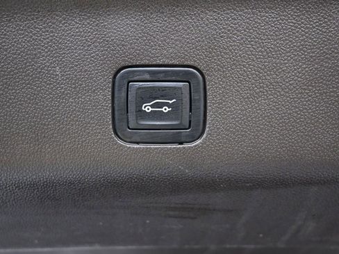 Used 2023 Chevrolet Suburban LT image 15