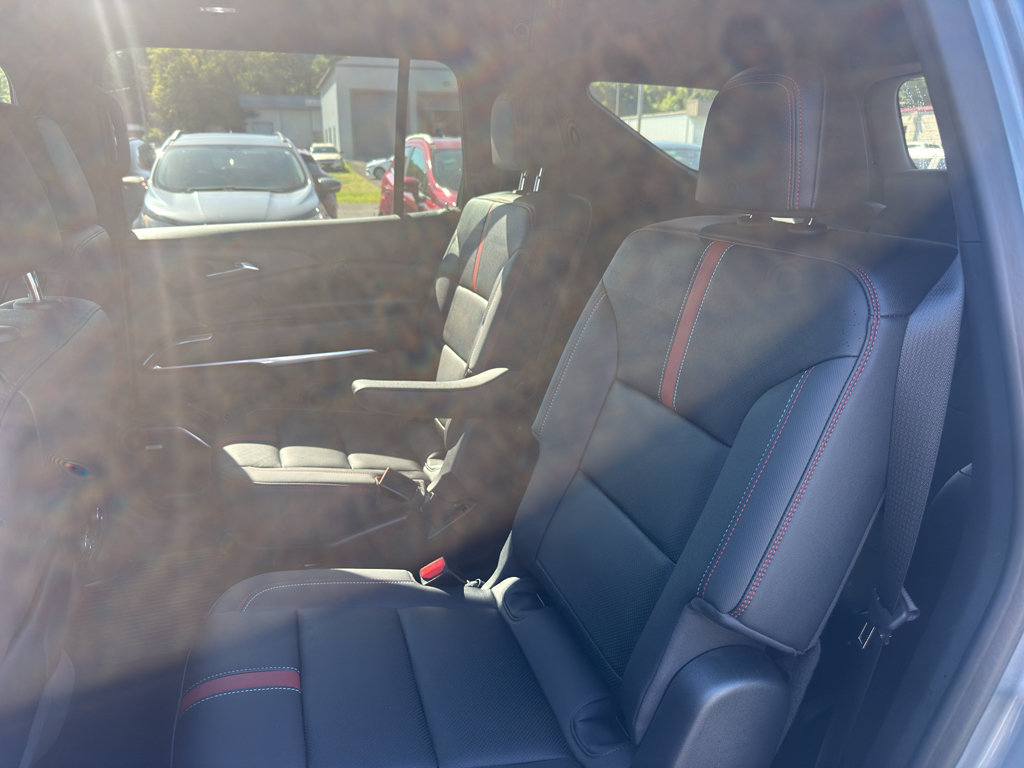 Used 2024 Chevrolet Traverse RS AWD/4WD image 11