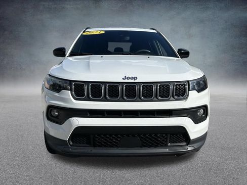 Used 2023 Jeep Compass Latitude AWD/4WD image 2