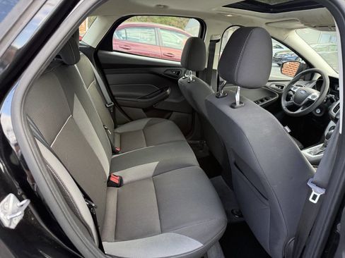 Used 2012 Ford Focus SE w/ SE Winter Pkg image 19