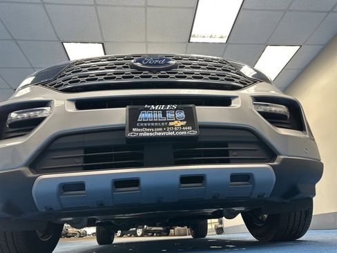 Used 2023 Ford Explorer Limited image 14