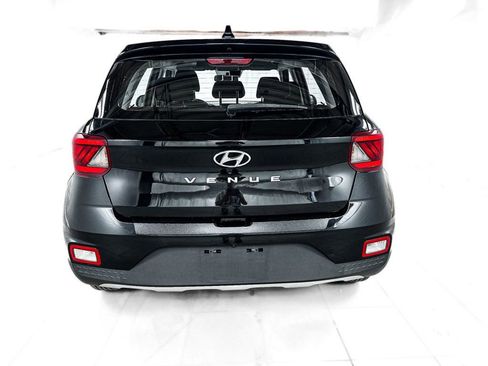 Used 2020 Hyundai Venue SE image 5