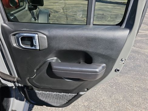 Used 2020 Jeep Gladiator Rubicon w/ LED Lighting Group AWD/4WD image 17