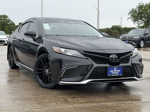 Used 2022 Toyota Camry XSE FWD image 2