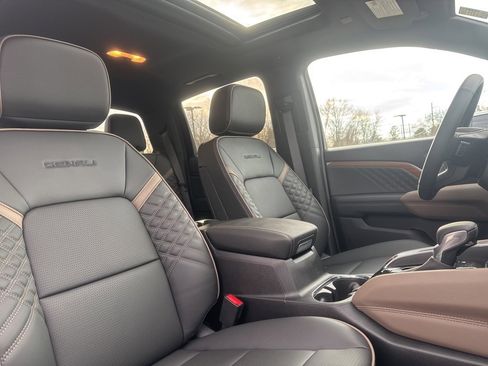 New 2025 GMC Canyon Denali image 11