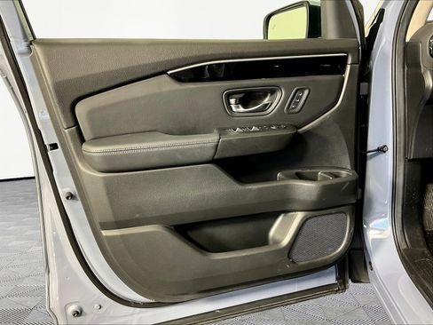 Used 2025 Honda Pilot Touring image 18
