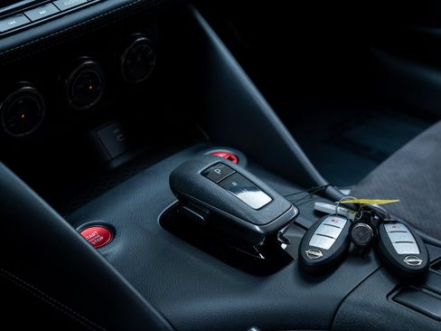 Used 2024 Nissan Z NISMO RWD image 13