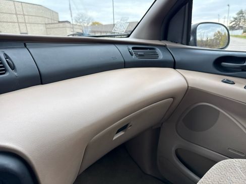 Used 1998 Ford Windstar GL image 15