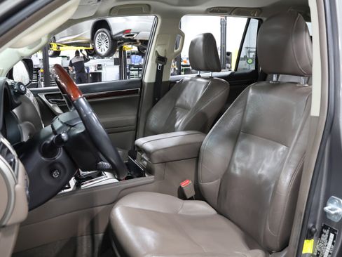 Used 2014 Lexus GX 460 image 34