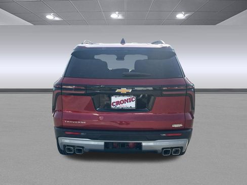 Used 2026 Chevrolet Traverse LT w/ Driver Confidence Package FWD image 4