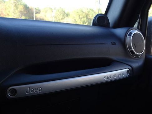 Used 2014 Jeep Wrangler Rubicon image 36