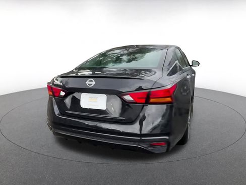 Used 2025 Nissan Altima 2.5 SV image 15