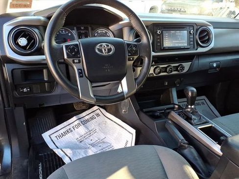 Used 2016 Toyota Tacoma SR5 w/ SR5 Appearance Package (SN) image 10