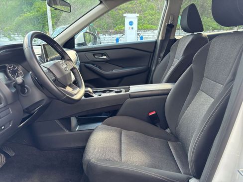 Used 2025 Nissan Rogue SV AWD/4WD image 38