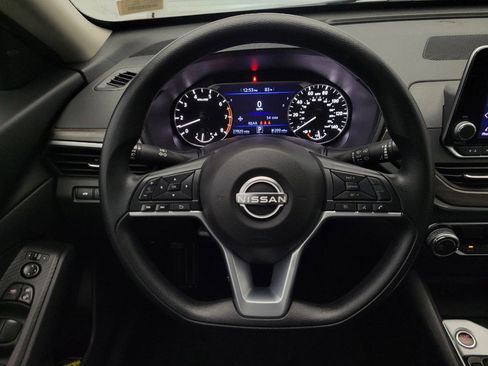 Used 2025 Nissan Altima 2.5 SV FWD image 22