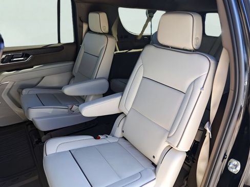 Used 2025 GMC Yukon XL Denali AWD/4WD image 27