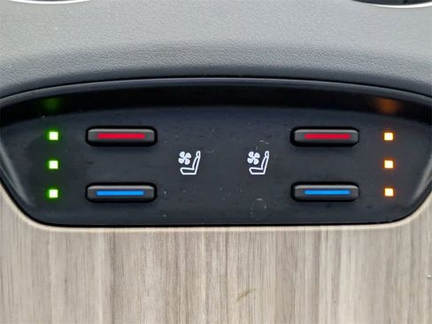 Used 2024 Toyota Venza Limited image 33